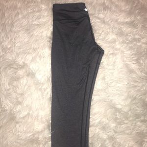 Grey lulu lemon crop leggings